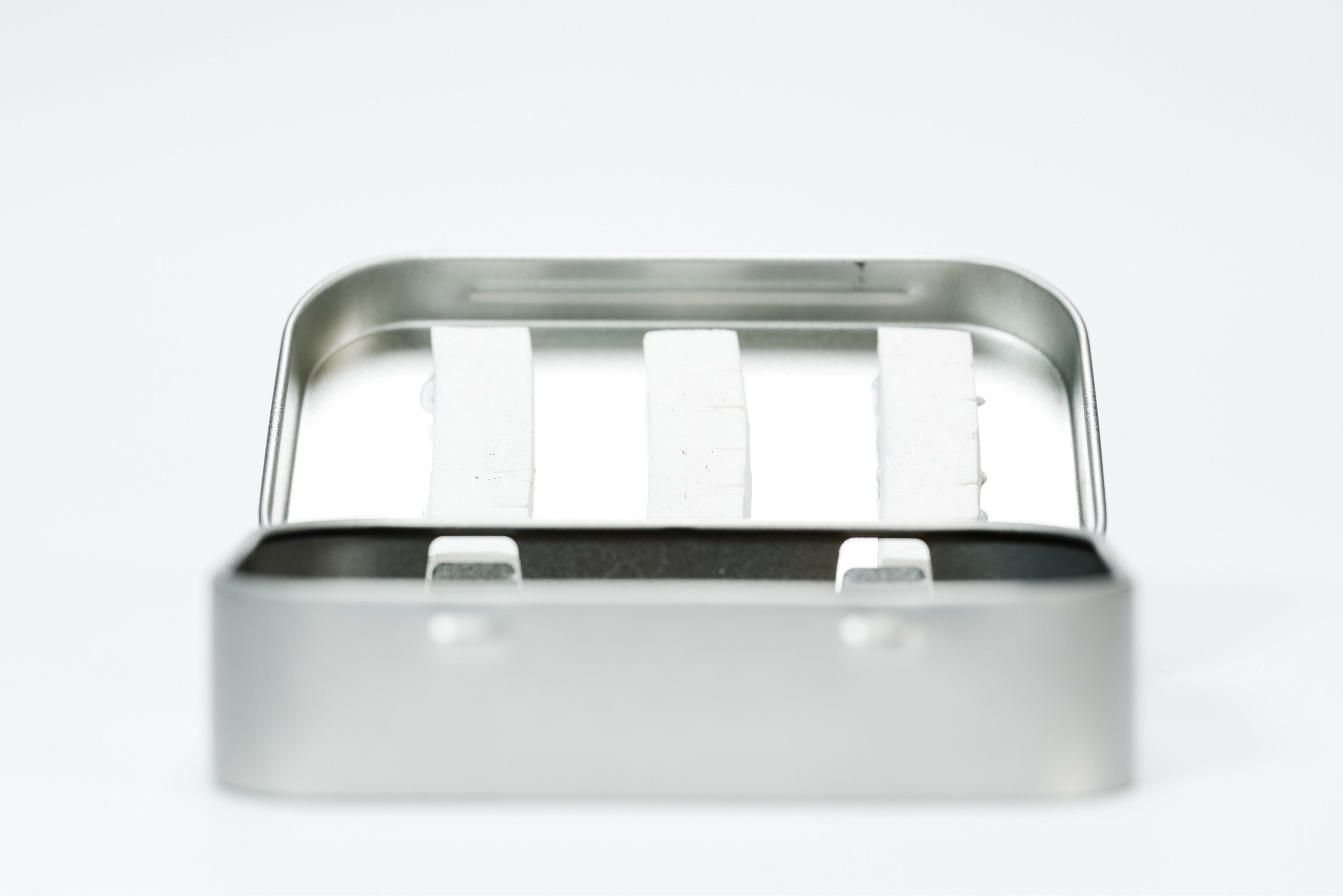 Tina - Magnetic Pocket Fly Storage